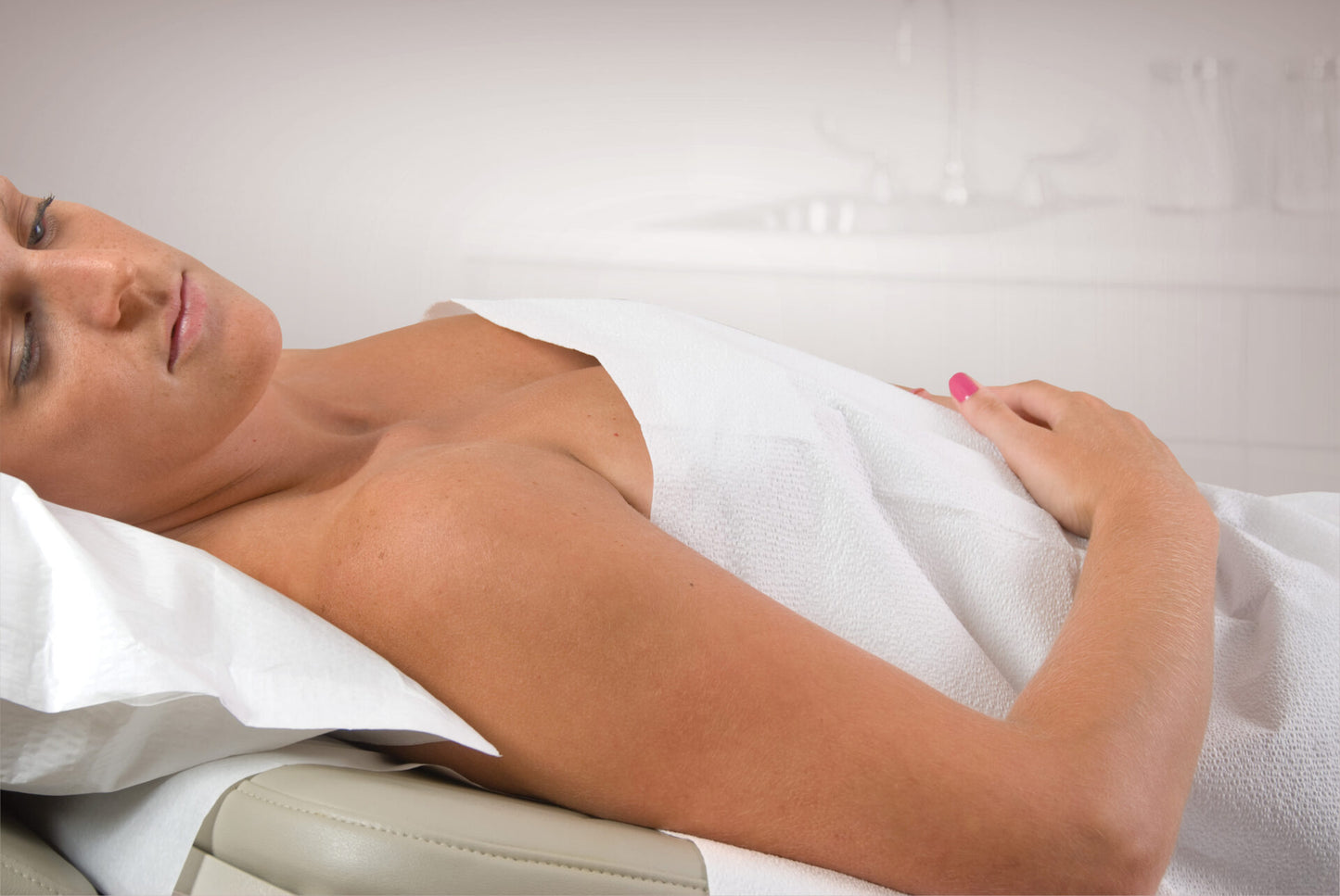 Drape Sheet, White, 40" x 60", 3-Ply, 100/cs (36 cs/plt) (303) (Part Number is having a ROLLING TRANSITION from a 3 digit to a 7 digit number - You may receive either part number until transition is completed)