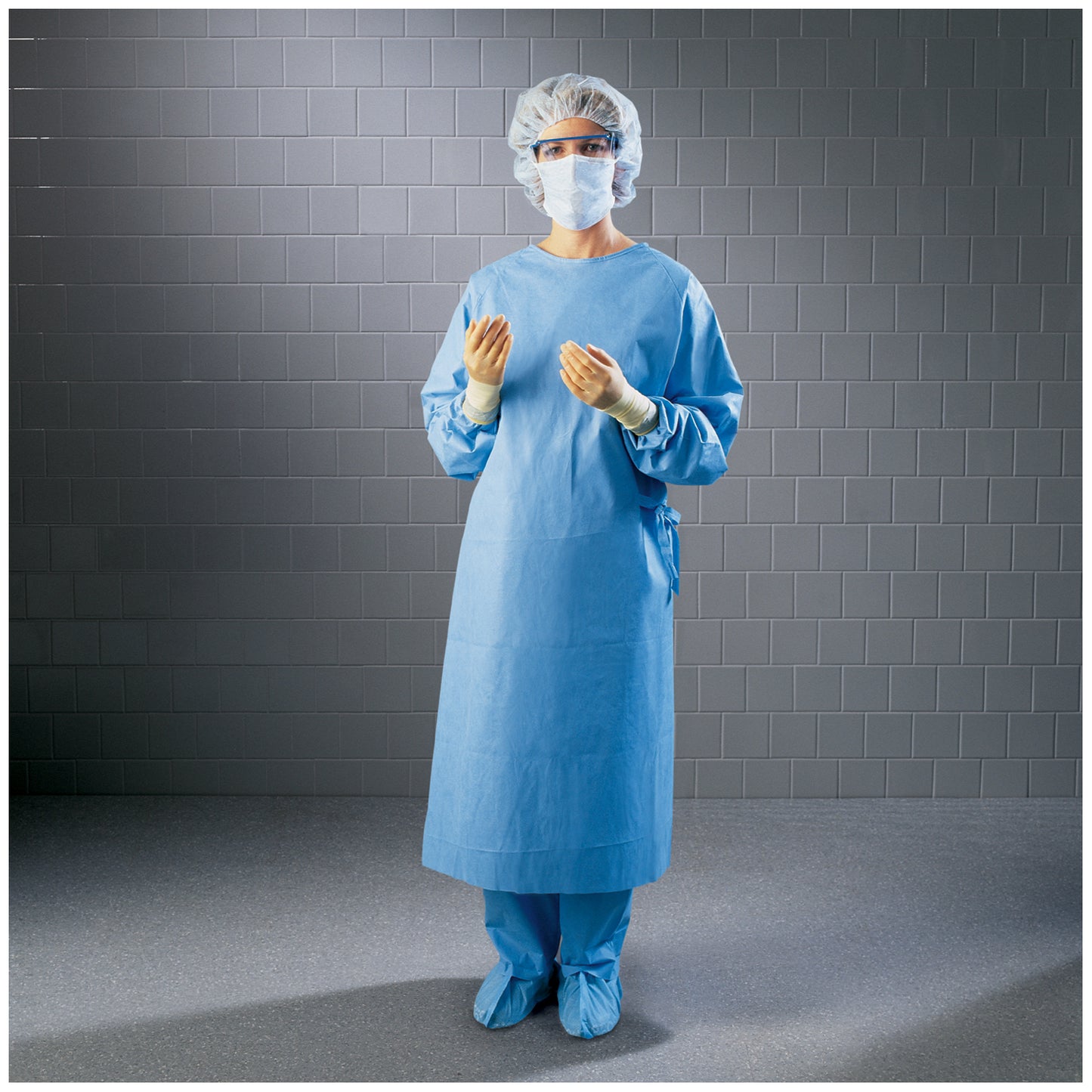 Surgical Gown, Towel, AAMI 3 Liquid Barrier Standard, Non-Reinforced, Sterile, Large, 32/cs (US Only)