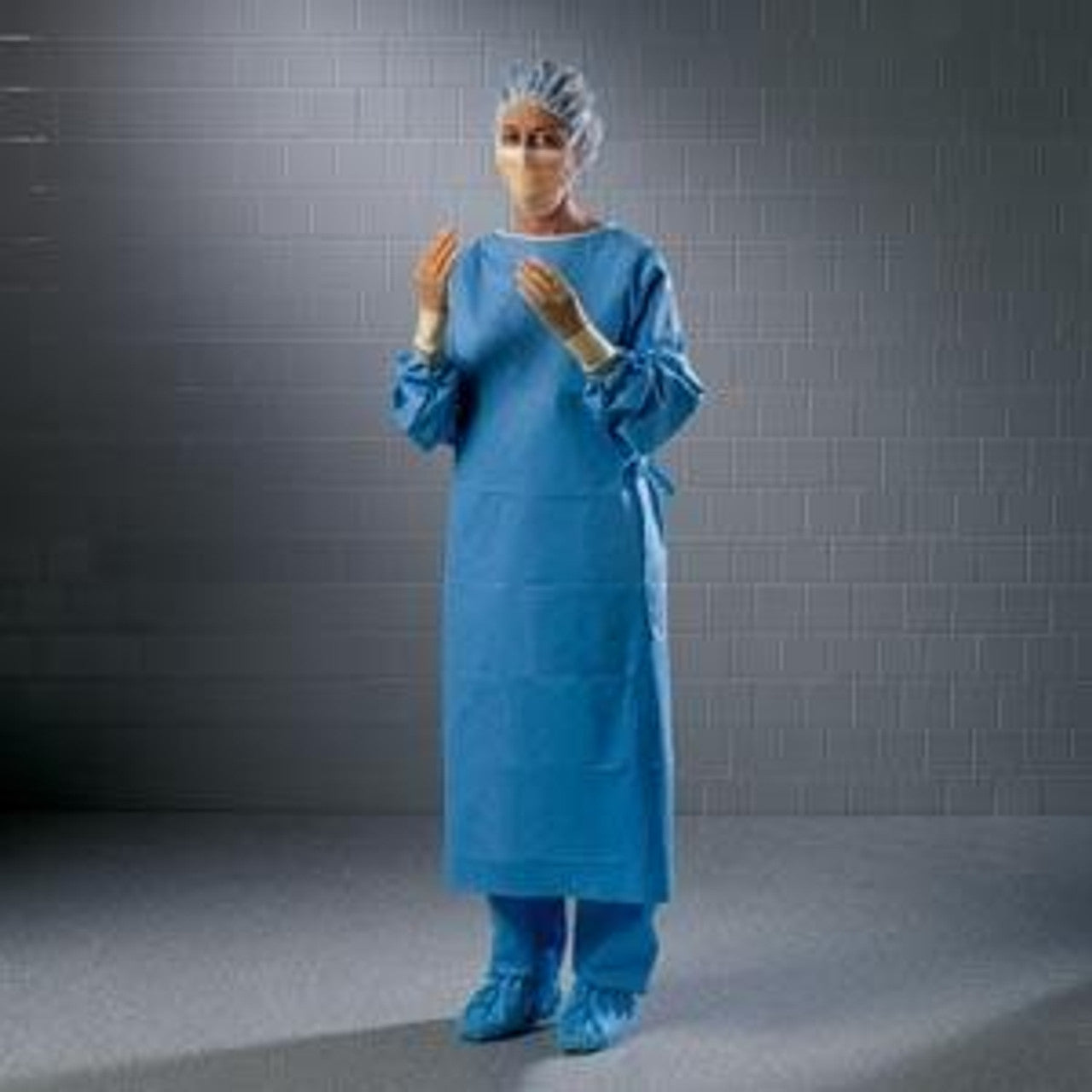 Surgical Gown, Evolution 4 Fabric-Reinforced Chest & Sleeves, Raglan Sleeves, Adjustable Neck Binding Green, Large, 36/cs