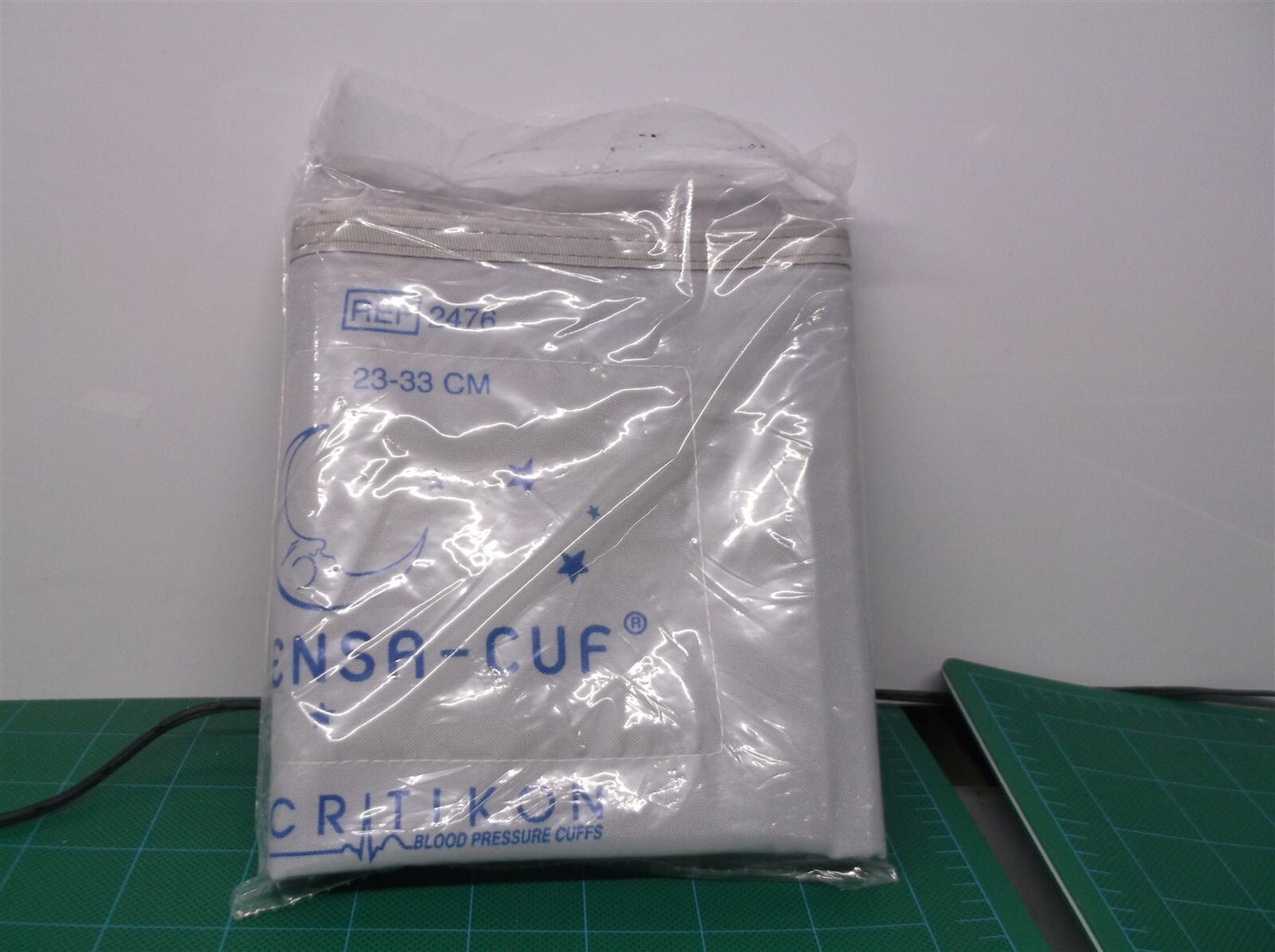 Cuff, Adult, 1-Tube, Bayonet, Navy, 23-33cm, 5/bx (Continental US Only)