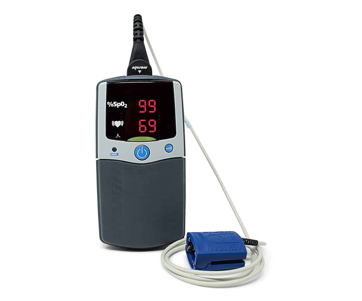 Includes:  (1) 8000SM Medium Soft SpO2 Sensor, and (4) AA Alkaline batteries, (1) 2500/2500A Operators Manual on CD Rom (Continental US Only - including Alaska & Hawaii)