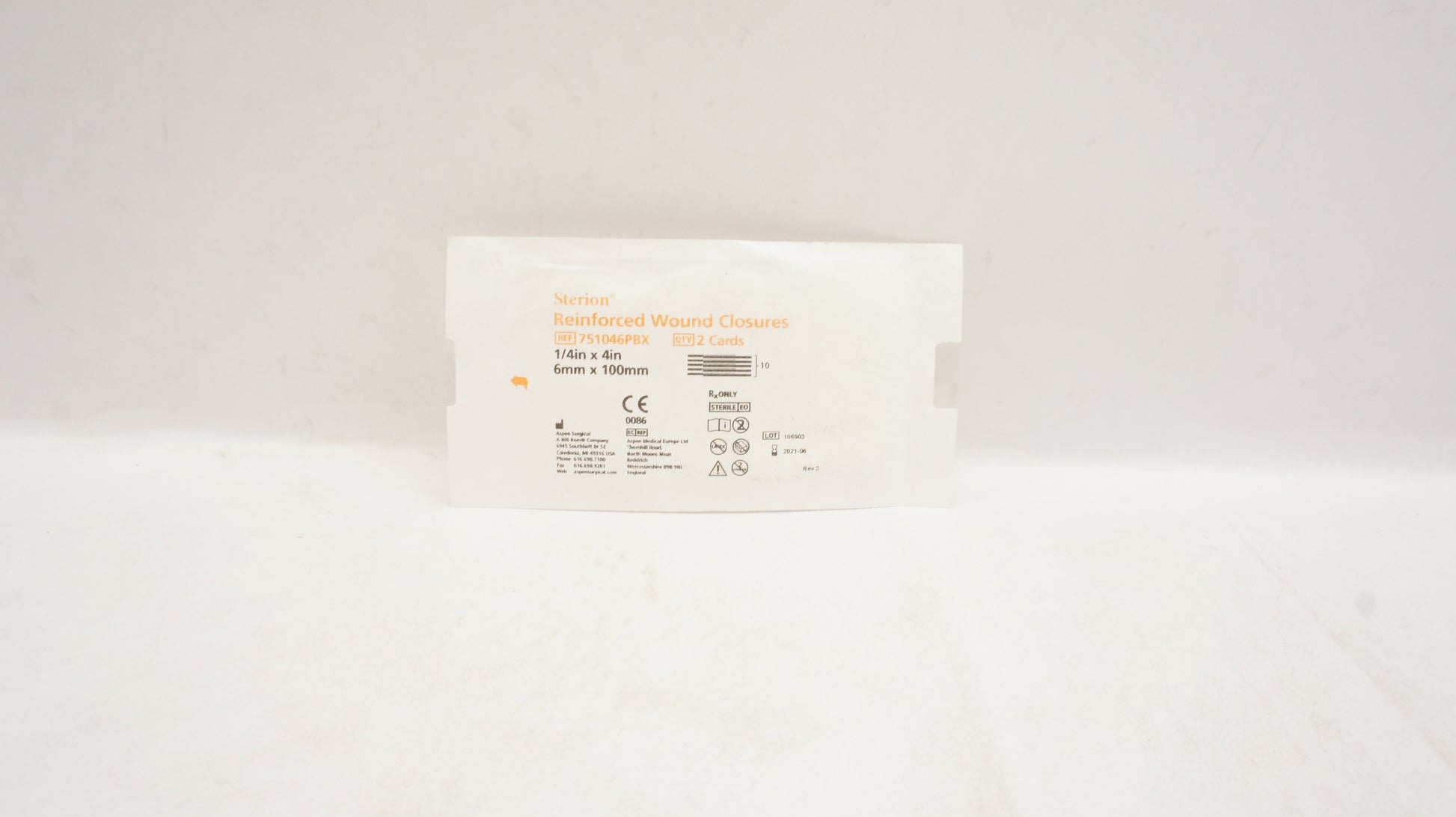 Skin Closure, Reinforced, 1/4" x 4", Sterile, 5 strips/card, 2 card/pch, 50 pch/bx (US Only) (Not Available For Sale into Canada)