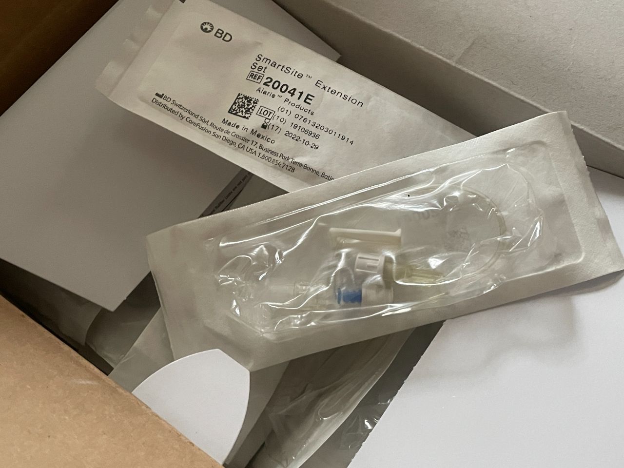 SmartSite Extension Set, Pressure Rated, Smallbore, Slide Clamp, SmartSite T-Connector Spin Male Luer Lock, 6" Length, 0.23 ml Fluid Path, Not Made with DEHP, Sterile, 100/cs (Continental US Only) (Drop Ship Requires Pre-Approval)