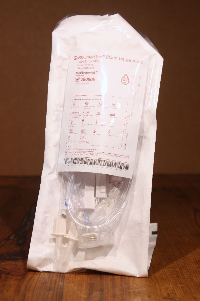 Infusion Set, Needle-Free Connectors, (2) Unvented Spikes, In-Line Drip Chamber, 20 drops/ml, 200um Drip Chamber Filter, (1) SmartSite Valve Y Port, (3) Roller Clamps, (1) Male Luer, Rotating Male Luer, 269cm Length, 35ml PV, 2.7mm Bore, PVC, Latex-Free (LF), 20/cs (Continental US Only) (Drop Ship Requires Pre-Approval)