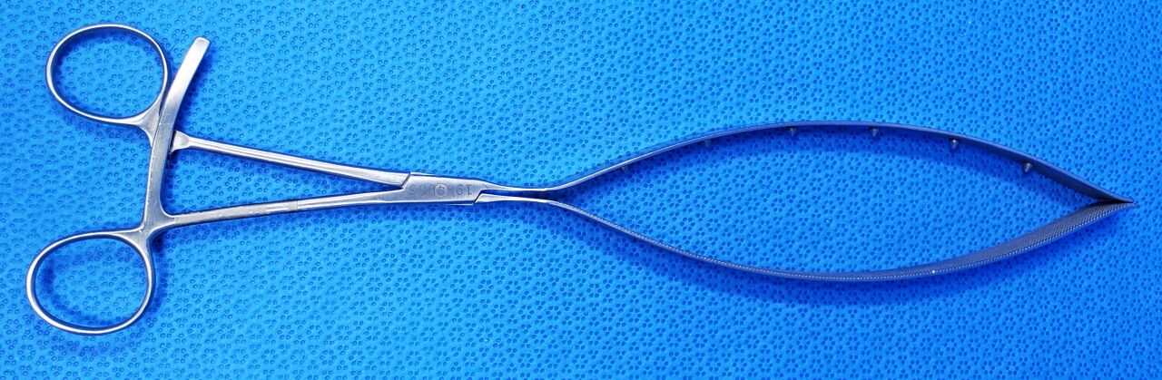 Retractor, Symmetry, Collins Sternal Body, 8-3/4in Arm Length (US Only) (Not Available for Sale into Canada)