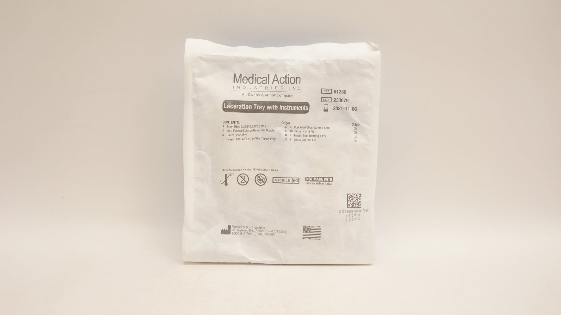 One Time Laceration Tray, Includes: (2) 60cc Medicine Cups, (1) 18" x 26" Fenestrated White Poly-Tissue Drape, (5) 2" x 2" 8-Ply Gauze Sponge, (10) 4" x 4" 8-Ply Gauze Sponge, (1) 4.75" Adson Forceps with 1" x 2" Teeth, (1) 4.75" Iris Scissors, (1) 5" Curved Mosquito Hemostat, (1) 5" Webster Needle Holder, (1) 20" x 20" Blue Wrap, (2) 4-Ply Blue Blotting Towels, (1) 6 3/8" x 5 1/8" x 2 3/8" Tray, Sterile, 20/cs