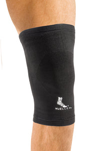 Elastic Knee Support, Black, Medium (In retail pkg) (Products are only available for sale in the U.S. Products cannot be sold on Amazon.com or any other 3rd party platform without prior approval by Mueller.)