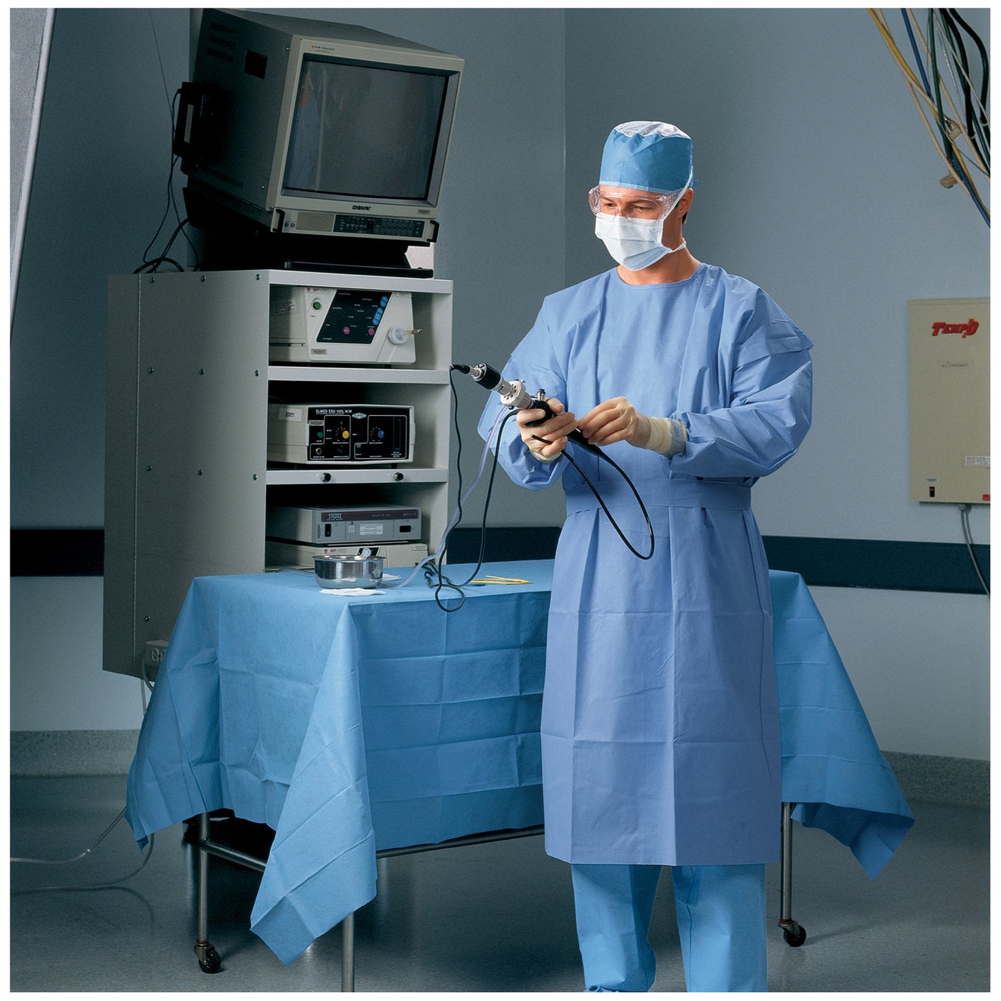 Procedure Gown, Universal, 60/cs (US Only)
