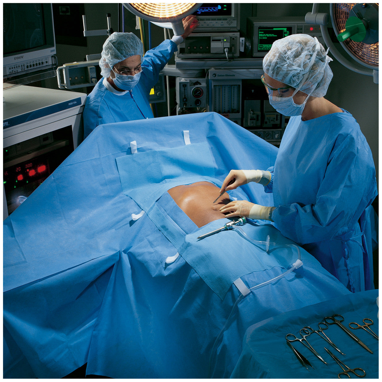 Laparoscopy Pack Includes:  Laparoscopy/Pelviscopy Drape with Pouch, Under Buttocks Drape, Large ULTRA Fabric-Reinforced Surgical Gown with Towel, X-Large ULTRA Zoned-Impervious Surgical Gown with Towel, Table Cover, Mayo Stand Cover, Suture Bag, 5/cs (US Only)