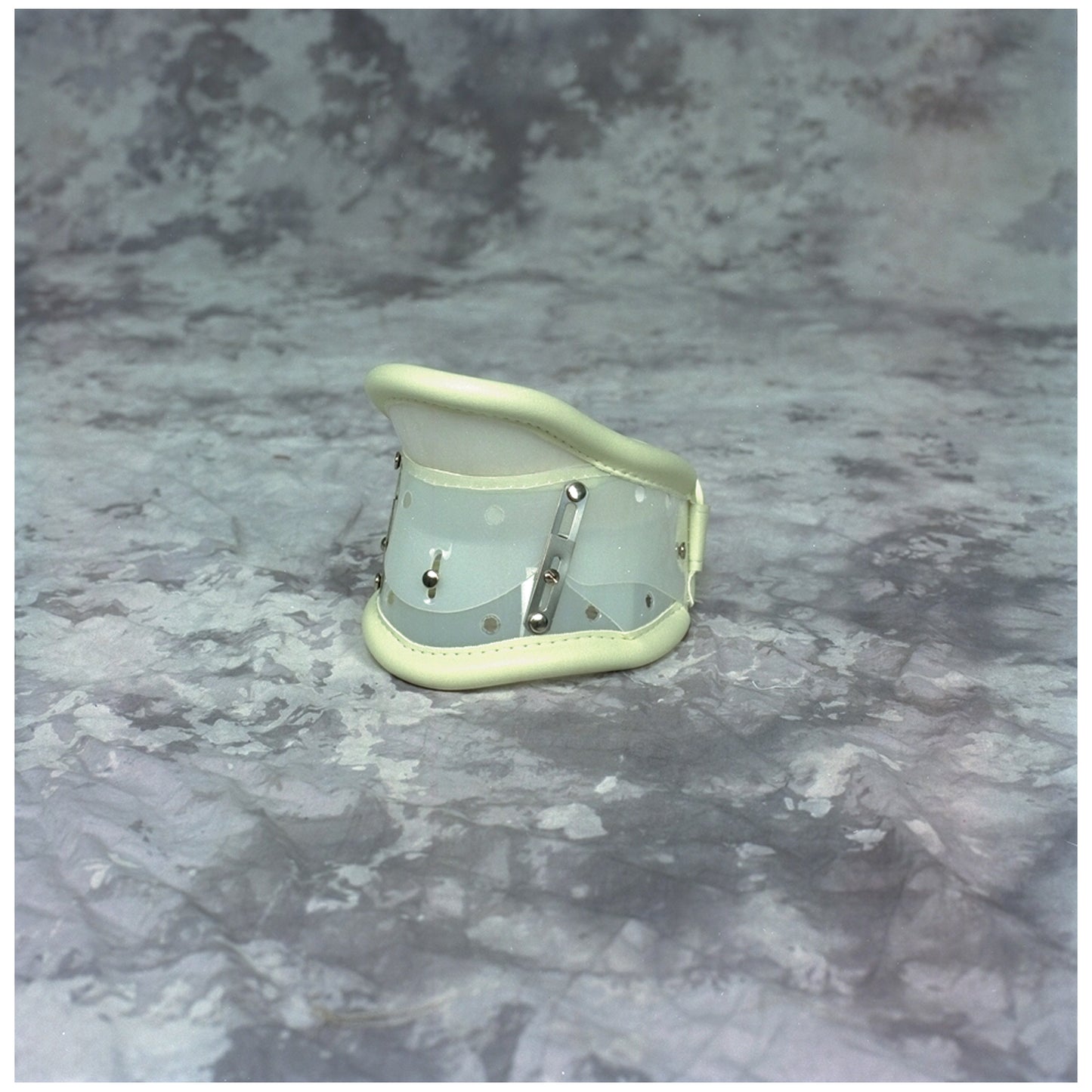 Collar with Chin