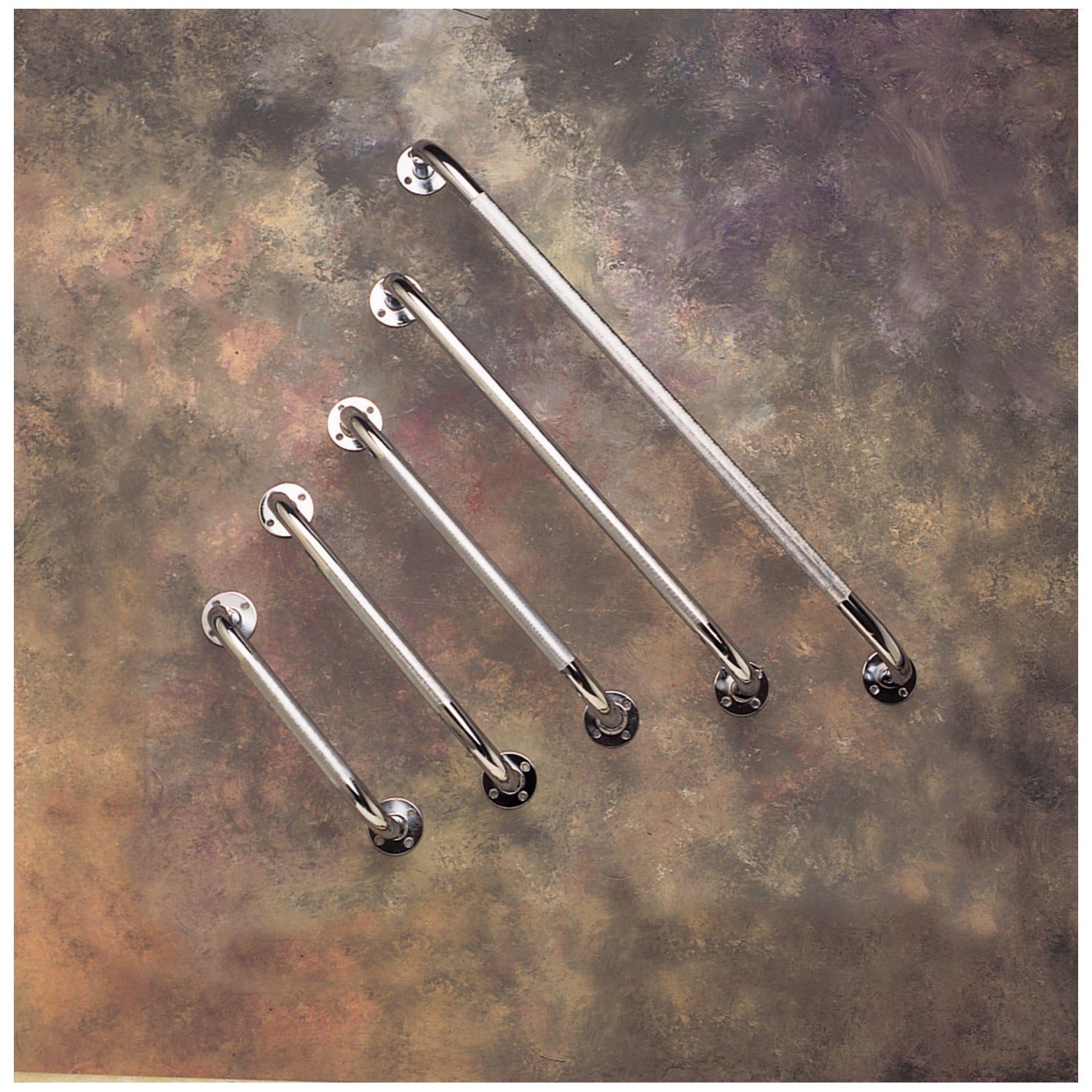 Grab Bar, 32" Knurled Chrome, 3/cs)
