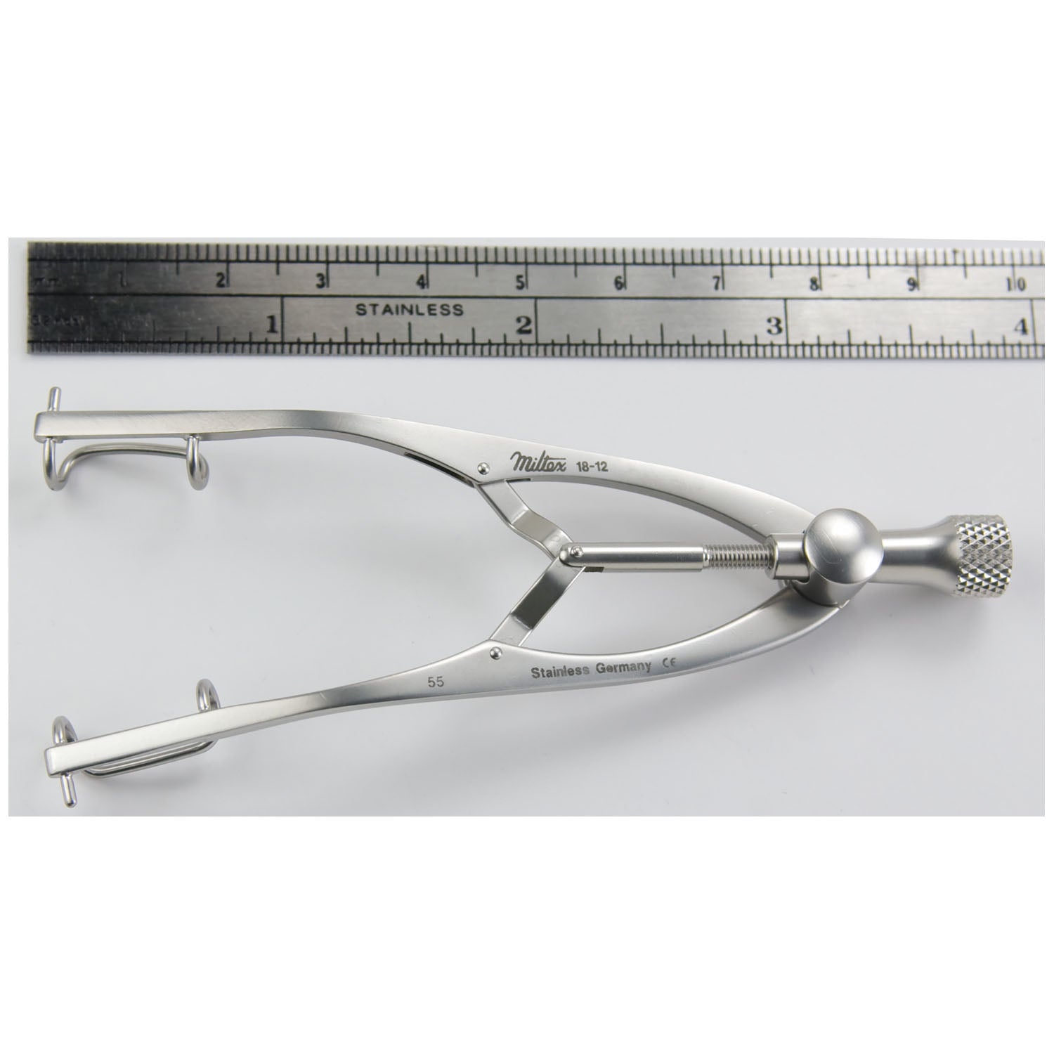 Castroviejo Eye Speculum, 3_", Medium Blades 15 x 5mm O.D.