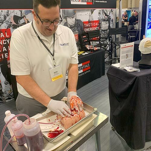 Defibrillator-Monitor Biphasic, Medtronic Physio-Control Lifepak 20e, w/ AED, Pacing, 3 Lead ECG and Recorder (DROP SHIP ONLY) (Not Available For Sale into Canada) (REFURBISHED) (Products cannot be sold on Amazon.com or any other 3rd party site)