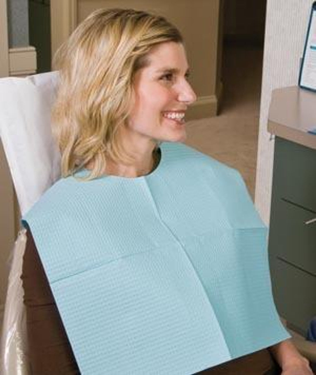 Contour Neck Bib, 17" x 18", 2-Ply Tissue + Poly, Lavender, Latex Free (LF), 500/cs